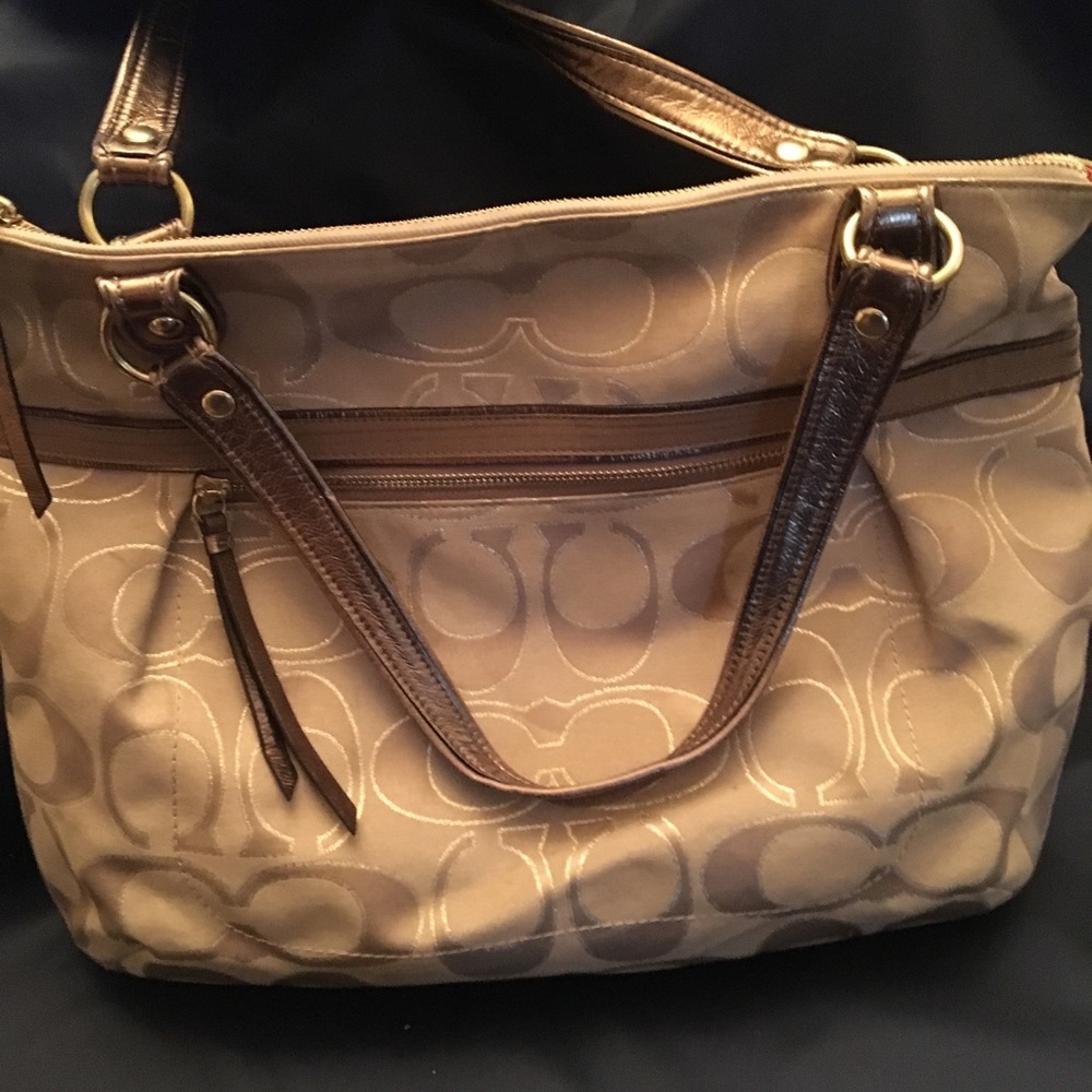 Coach expandable Ladies Handbag
